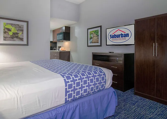 Quality Inn Roseville-Detroit North